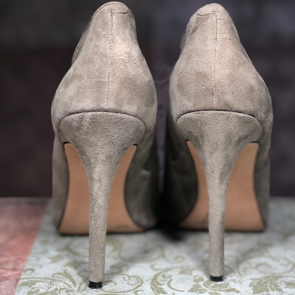 Gray taupe heeled booties - Picture 2 of 5